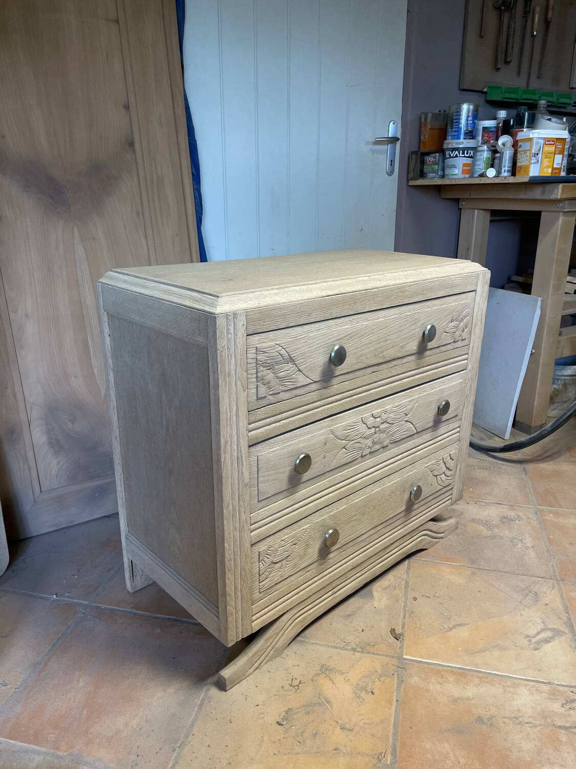 Oak airbrushed chest of drawers – 1930s – 3 drawers