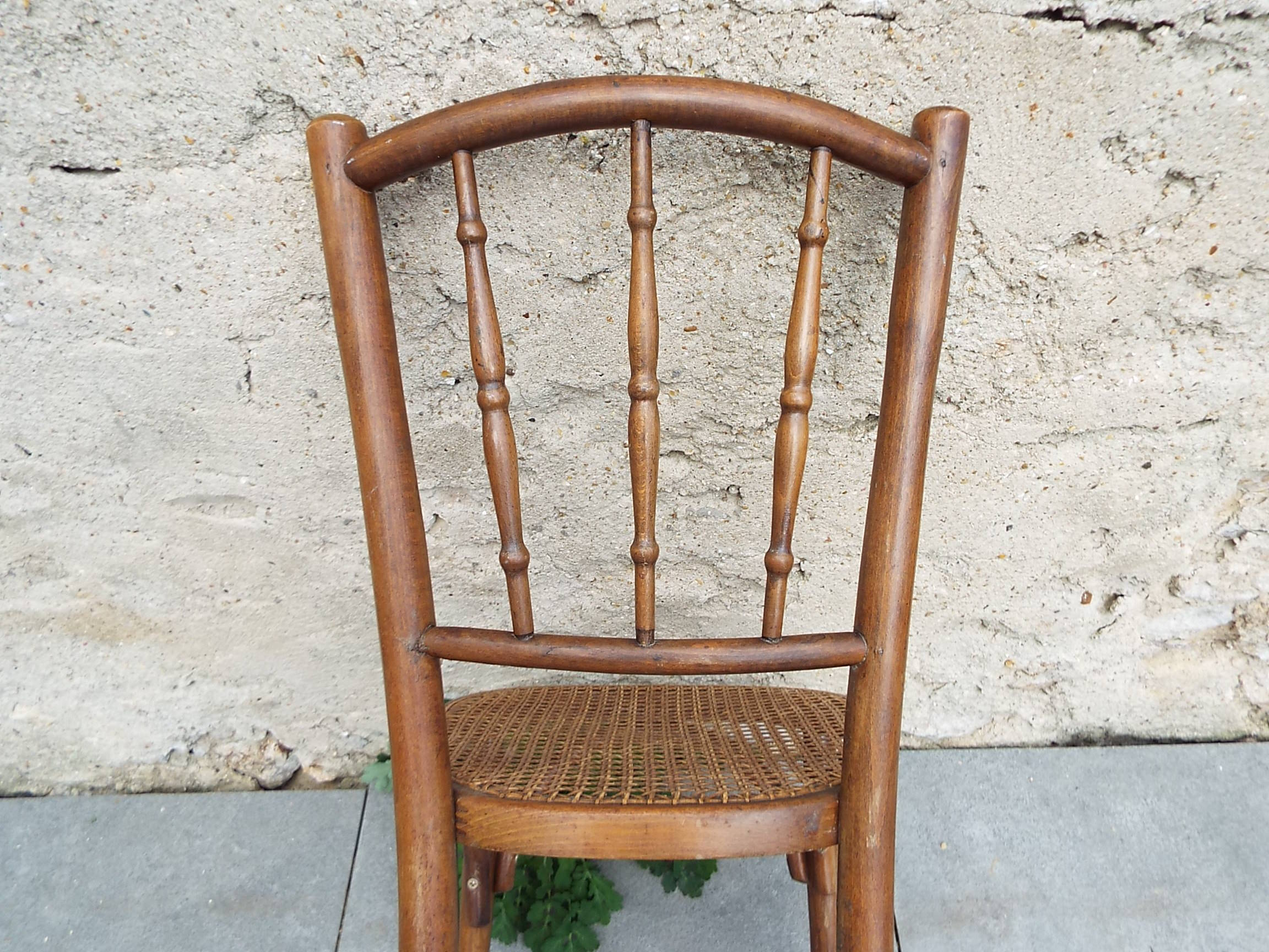Bistro chair sitting canus