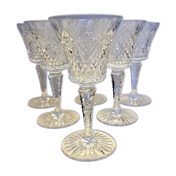 6 verres à vin en cristal taillé