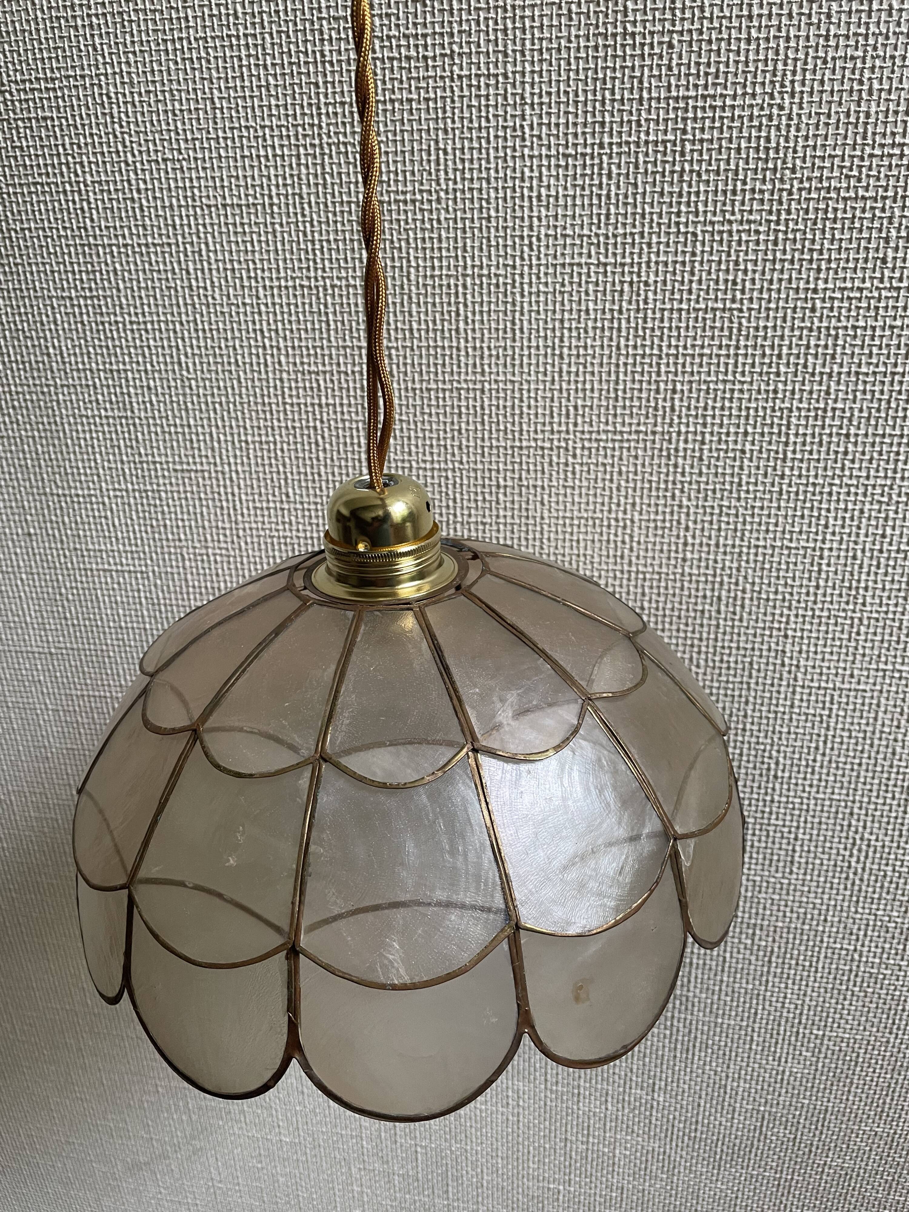 Suspension nacre et laiton