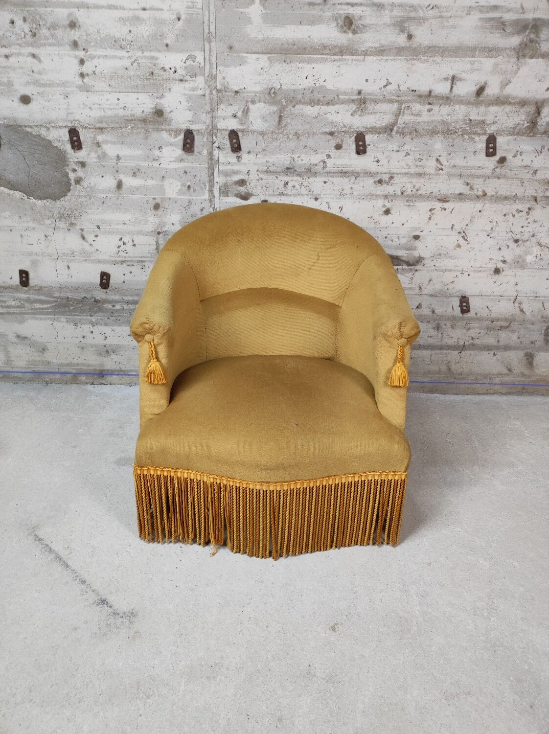 Yellow toad armchair