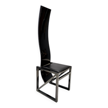 Chaise de la série EDO conçue par l'architecte japonais Kisho Kurokawa dans les années 1980.