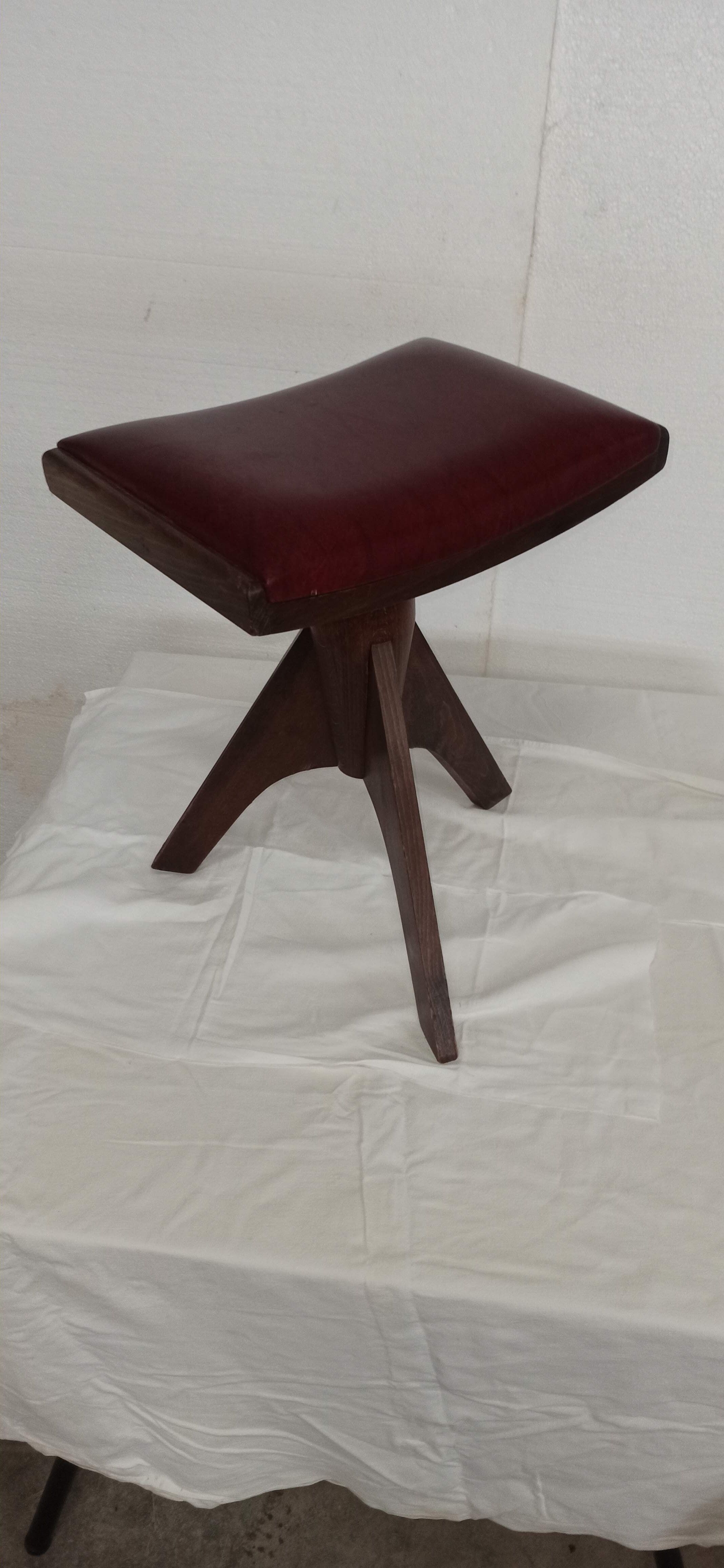 Reiner modell piano stool tripod