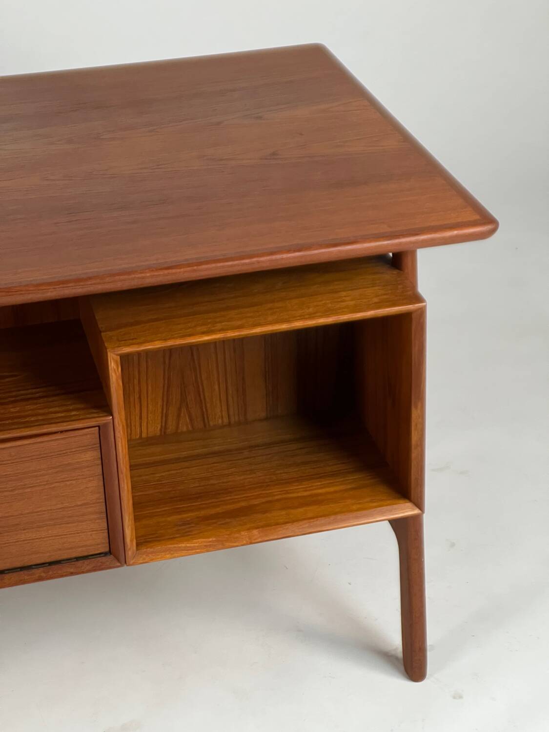 Gunni Omann Mod. 75 teak desk 60s Danish vintage