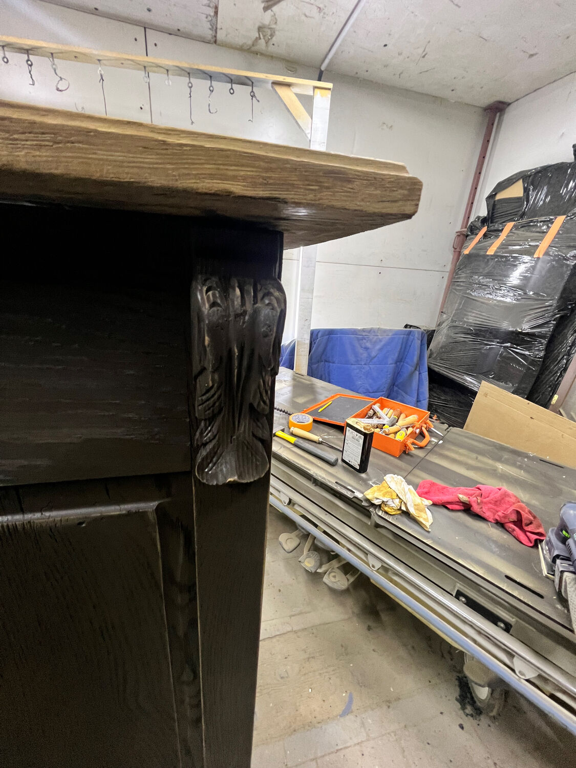 Flemish tavern counter