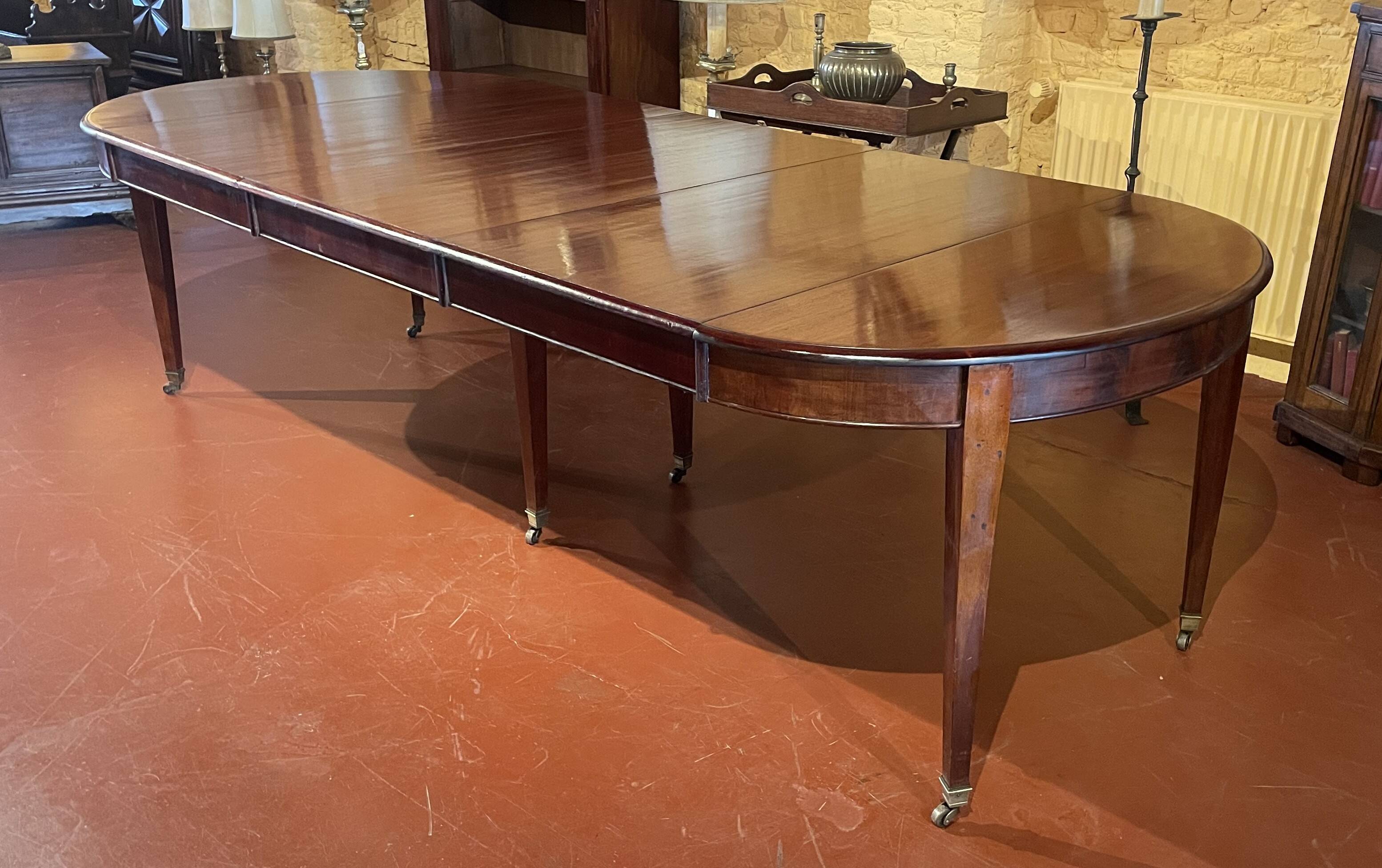 Extensible dining table Louis XVI in mahogany with band - 19th century