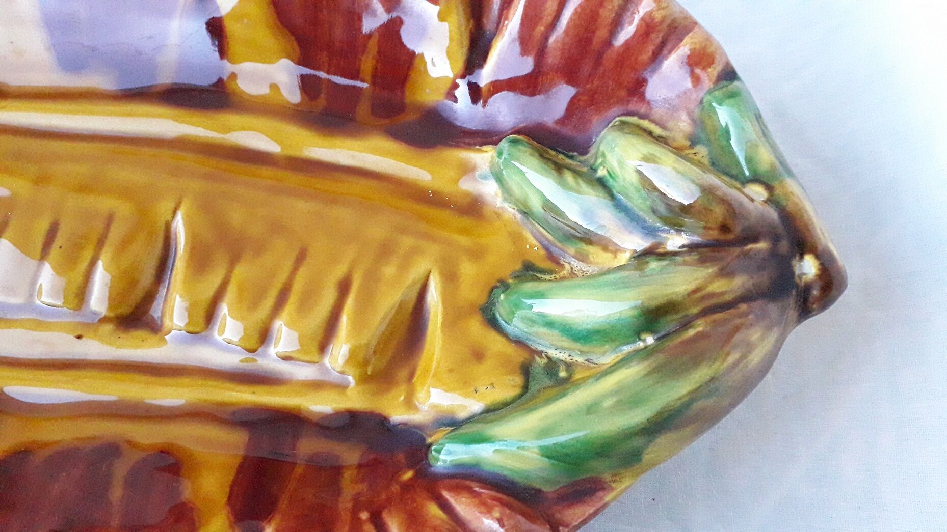 Dish Vallauris banana leaf