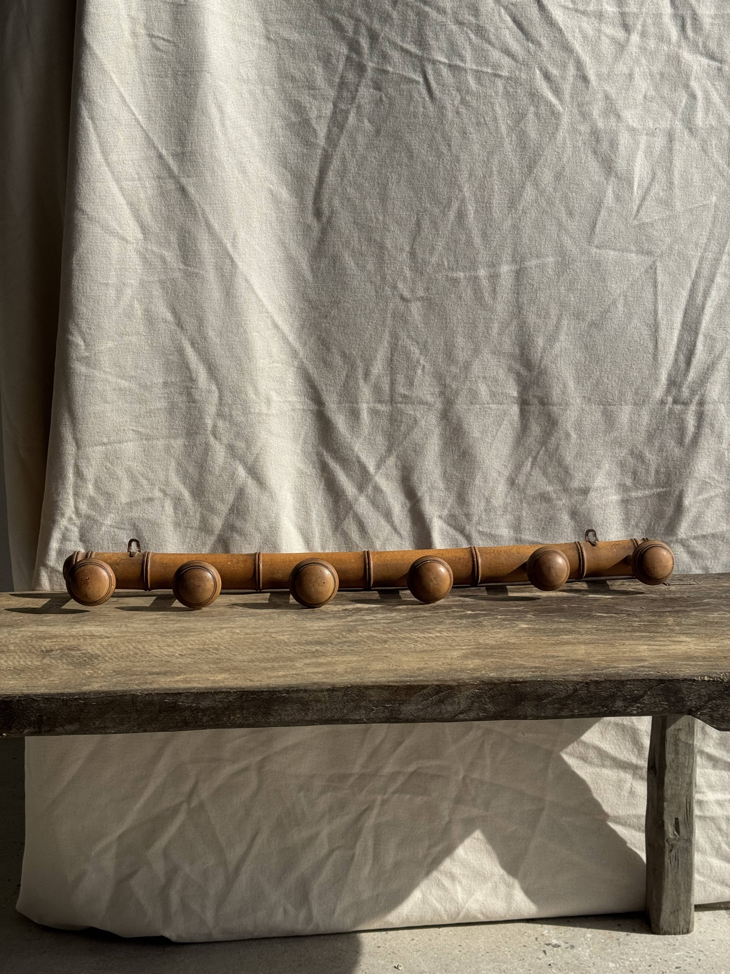 Large vintage wooden coat rack with 6 bamboo effect hooks L79