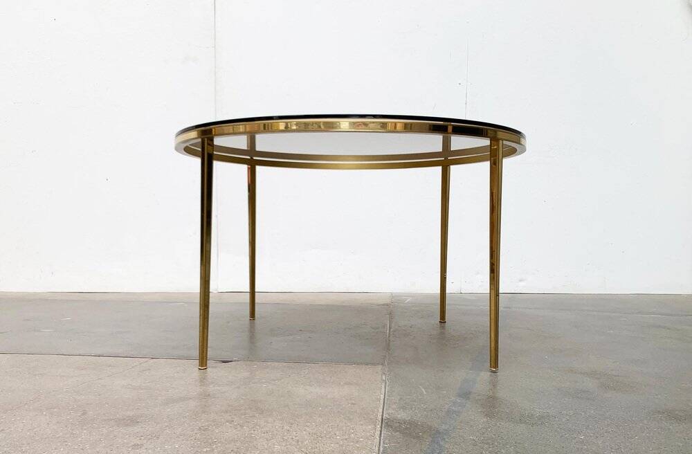 Mid-century Hollywood Regency style coffee table in brass and glass, made in Germany by Vereinigte Werkstätten, 1960s.