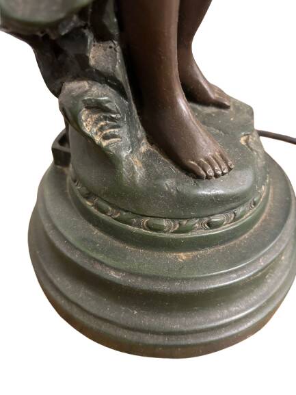 Table lamp in cast iron