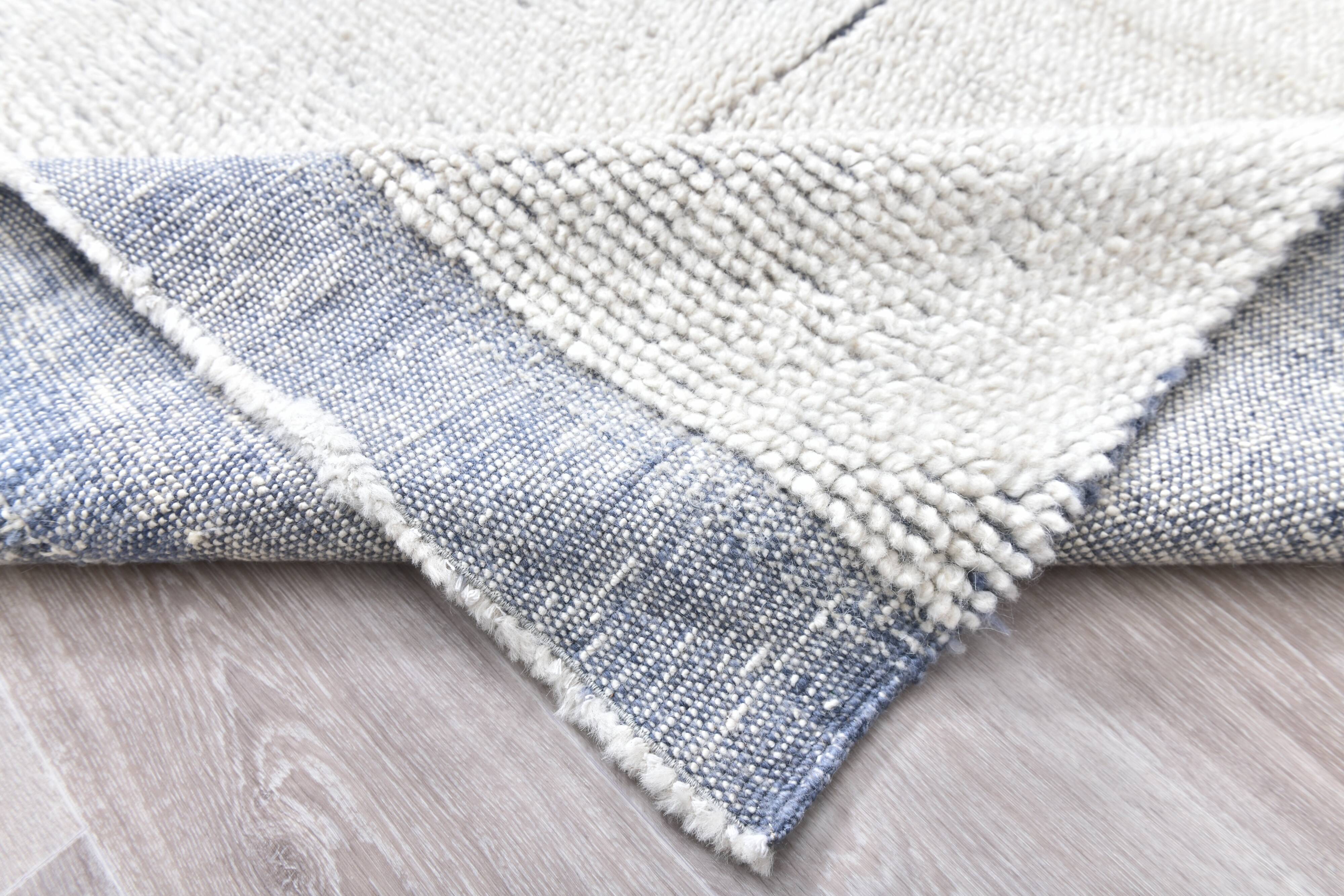 100% Wool Blue & White Moroccan Rug 136x211Cm