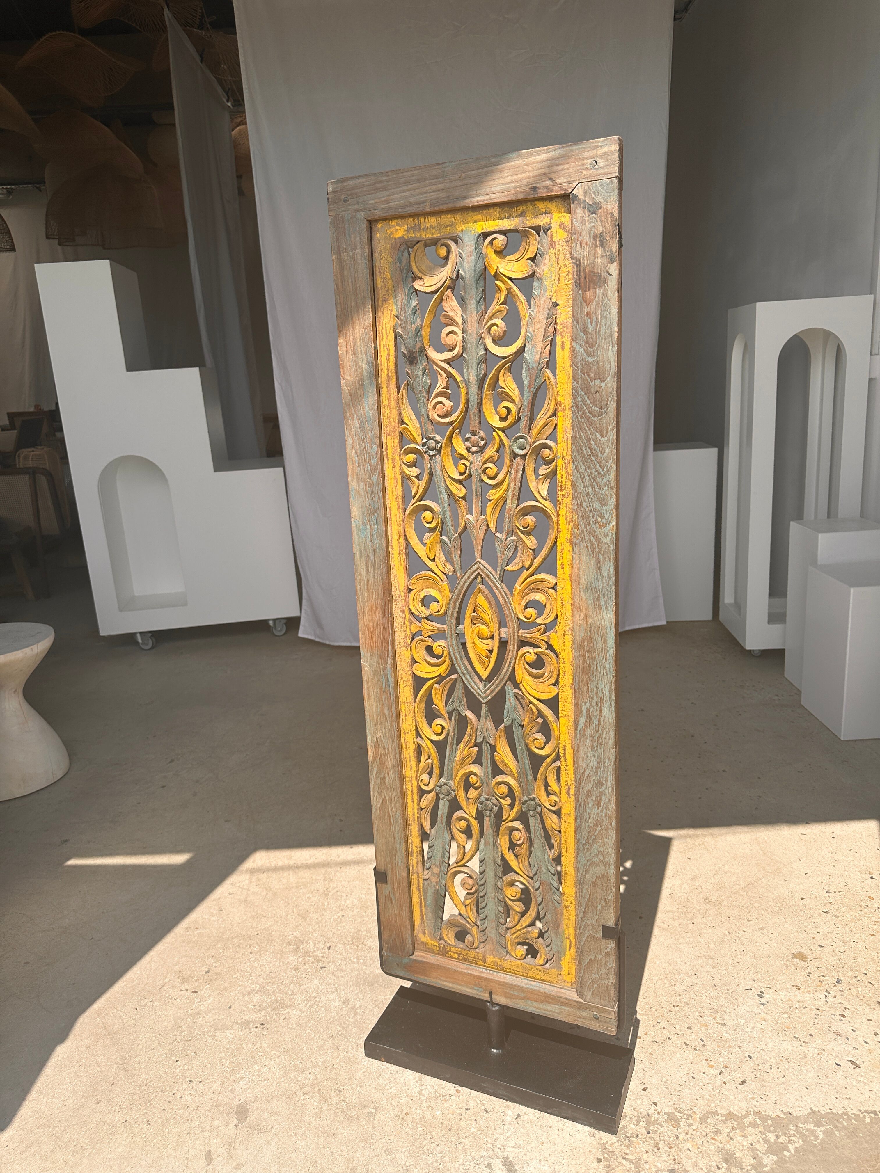 Rectangular Indonesian construction element with blue and yellow plant in carved wood