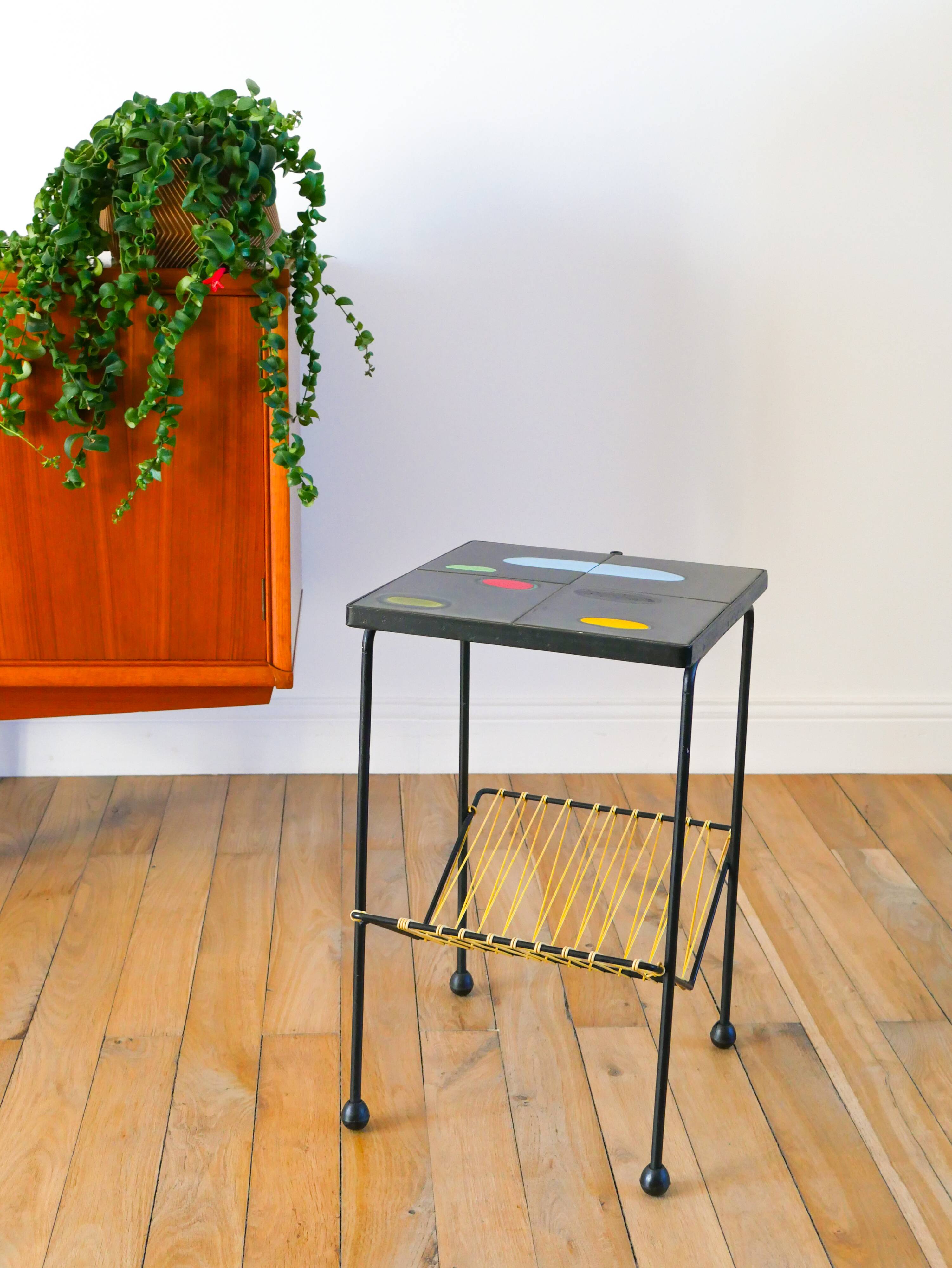 End table / selette in ceramic, black iron and yellow scoubidou, Psyché, 1960
