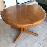 Baumann extendable round table