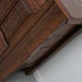Commode / table d'appoint en chêne sculpté hollandais du milieu du XVIIIe siècle