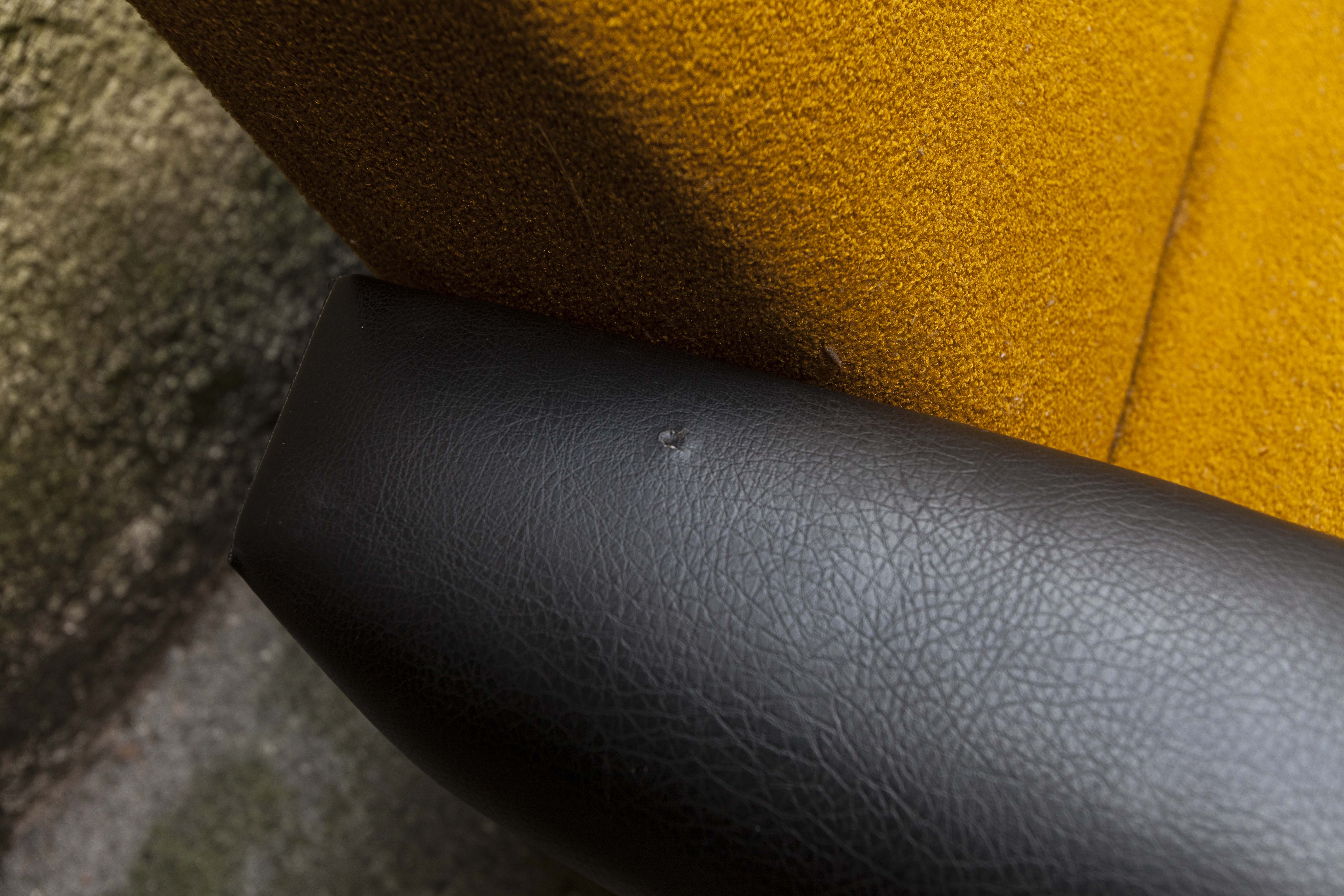 The 1970s gold and black Daybed couch