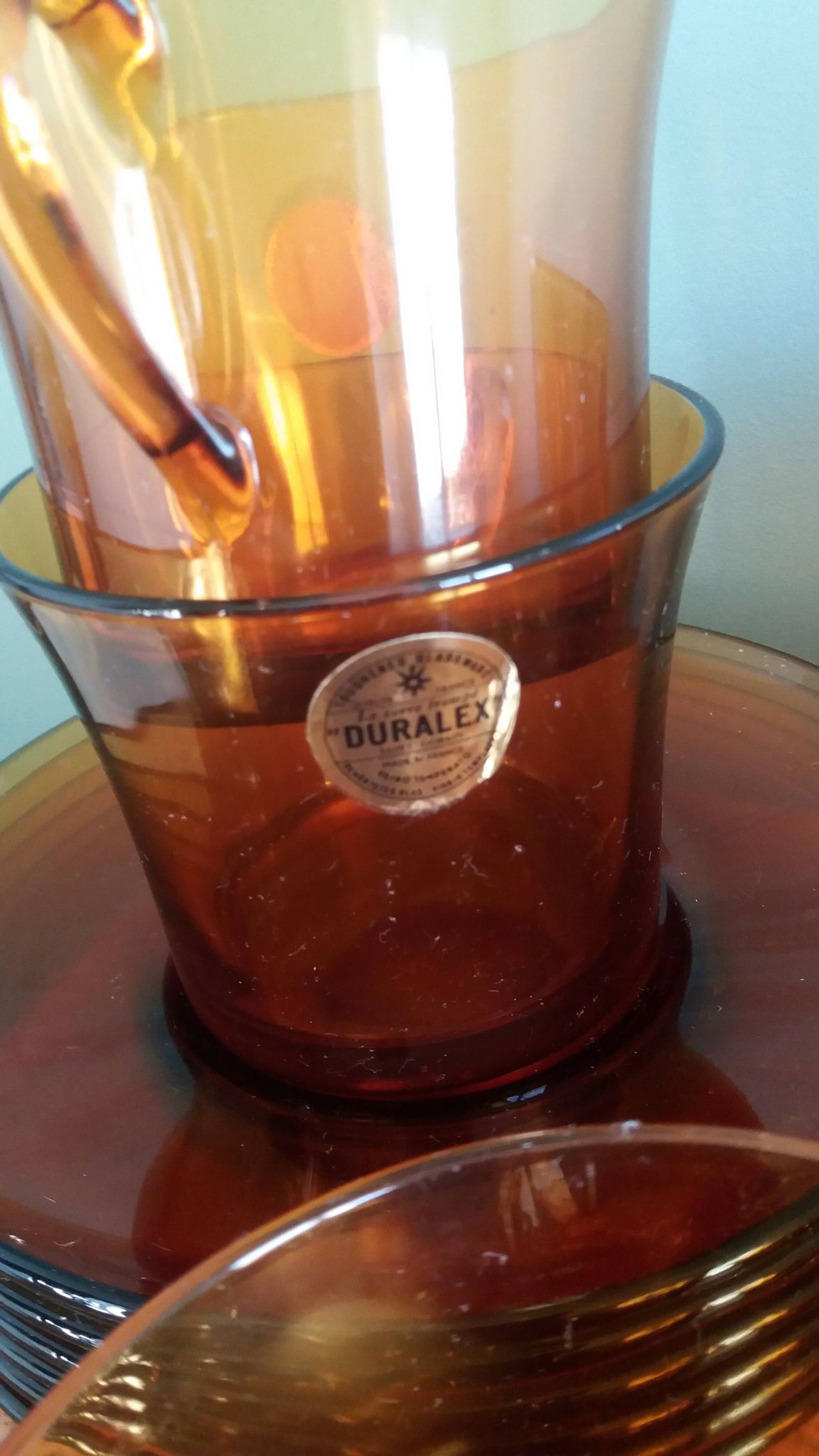 Duralex tea set, 6 large amber glass cups and saucers