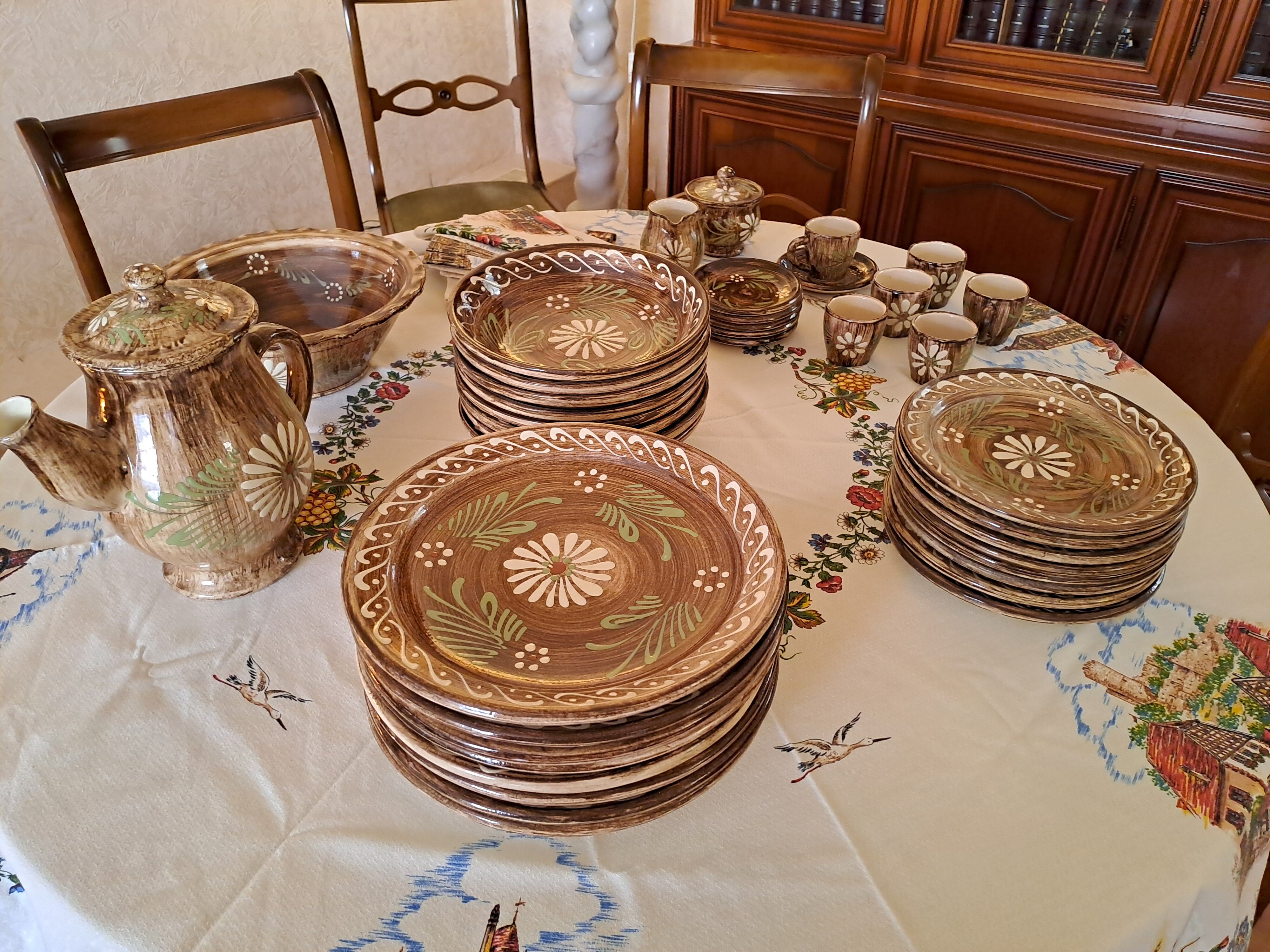 SERVICE DE TABLE "ALSACIEN" FAIT MAIN