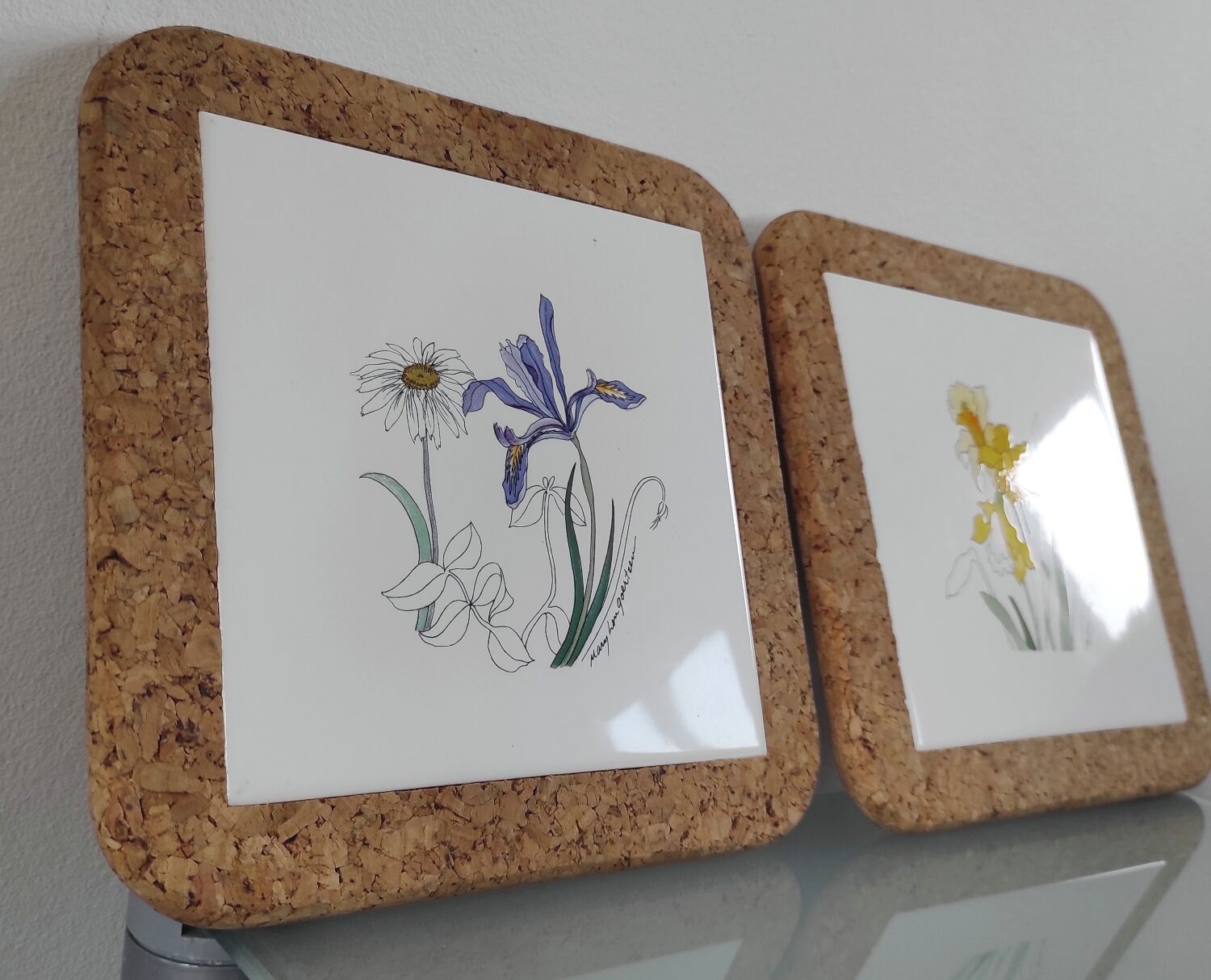 Pair of vintage botanical trivets in ceramic and cork – Yes