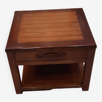 Table basse en bois vernis doré