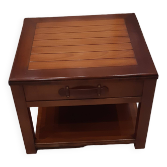 Table basse en bois vernis doré