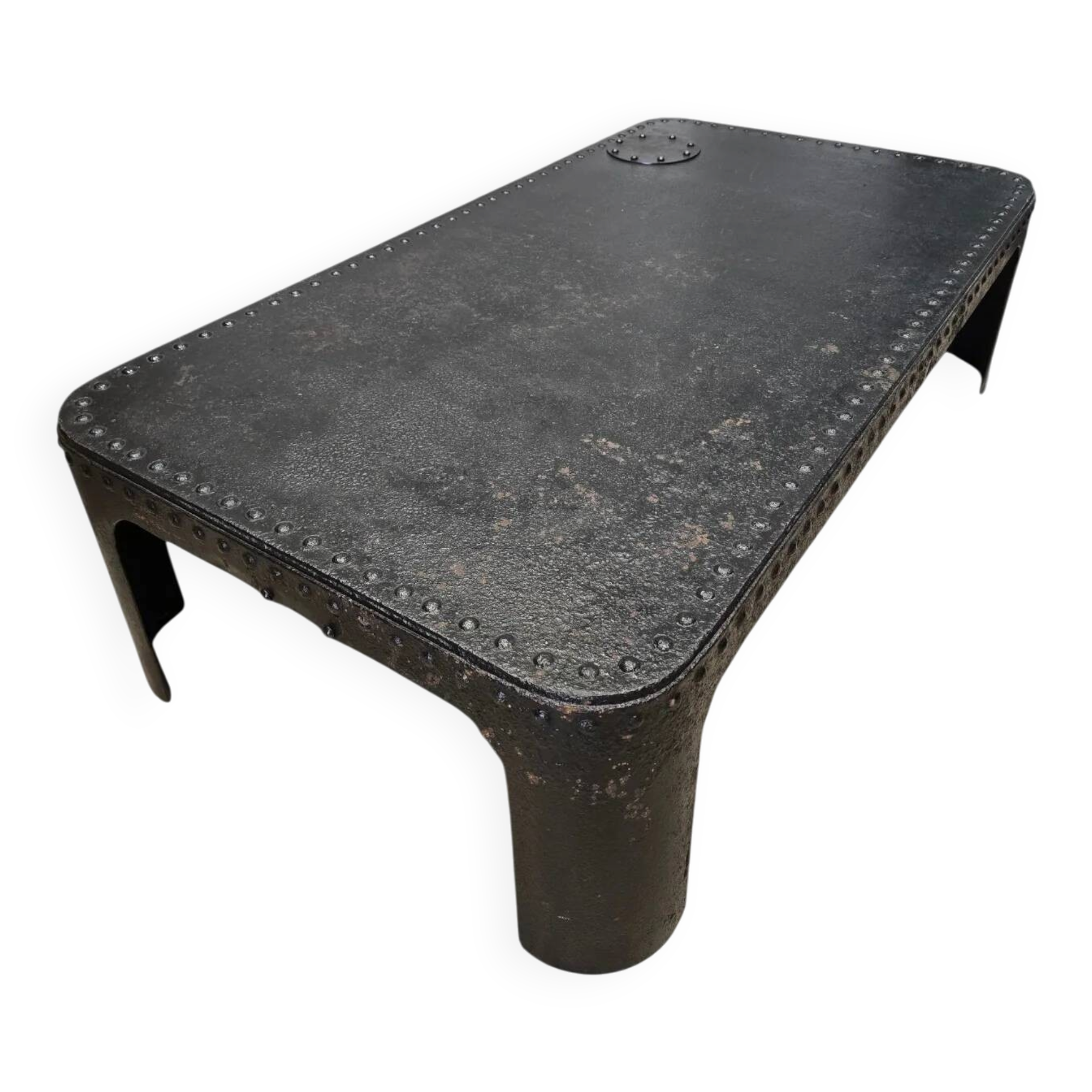 Industrial coffee table in riveted metal from around 1920 – black patina – 145 × 80 cm