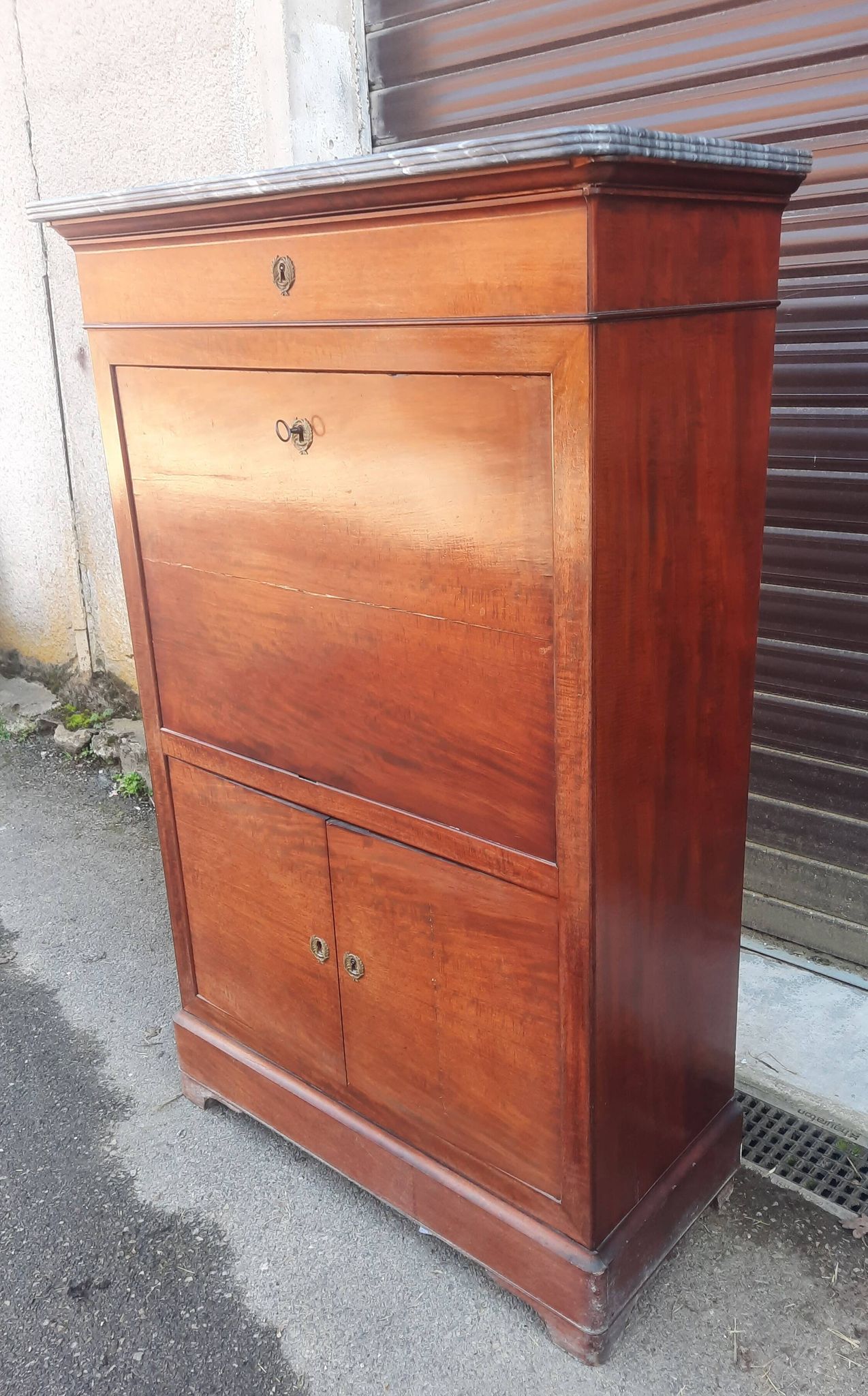 Secretary in veneer from the nineteenth century