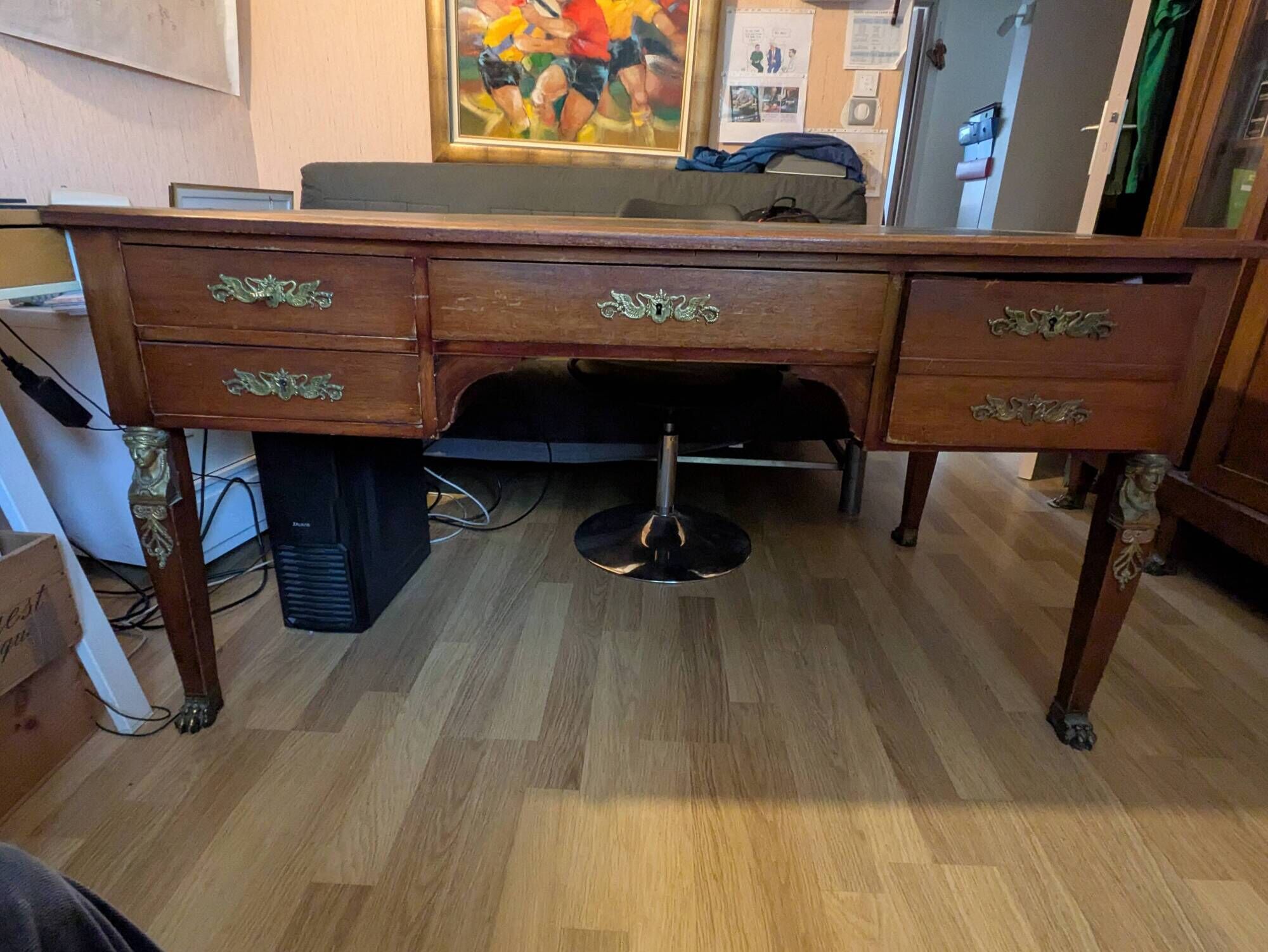 Empire desk in excellent condition. Possibility to sell it individually or as a set.