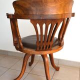 Swivel american office armchair