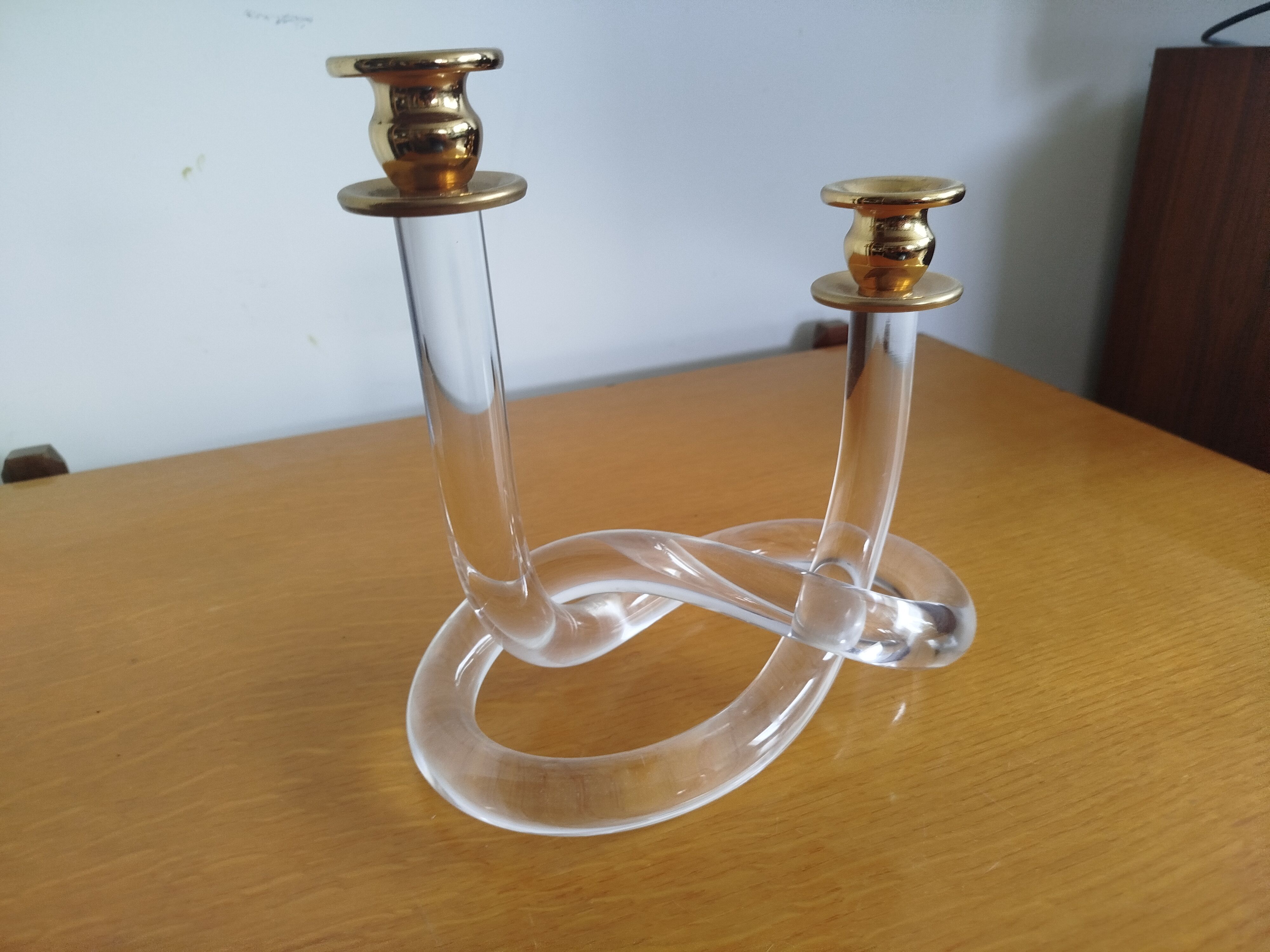 Dorothy Thorpe "Pretzel" candlestick in lucite and gilded brass 70s