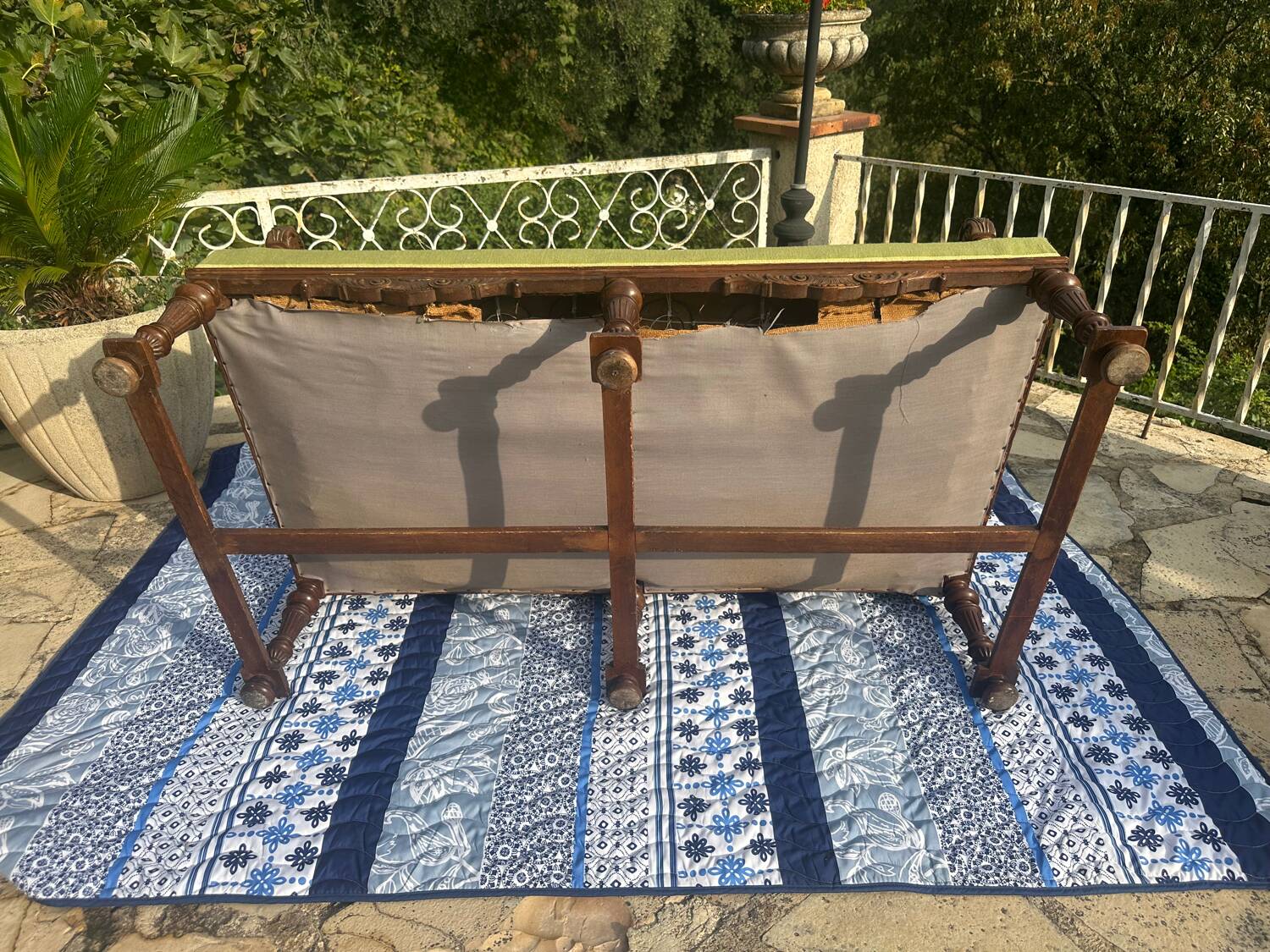 Richly carved solid wood bench in Louis XVI style.