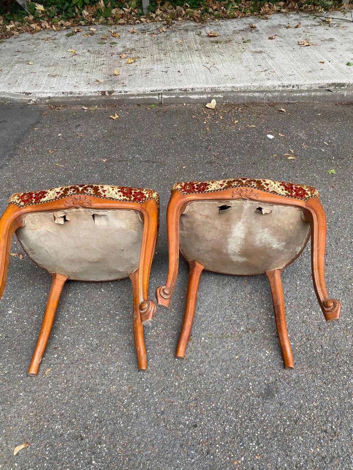 2 Louis XV chairs in solid wood and red-yellow fabric