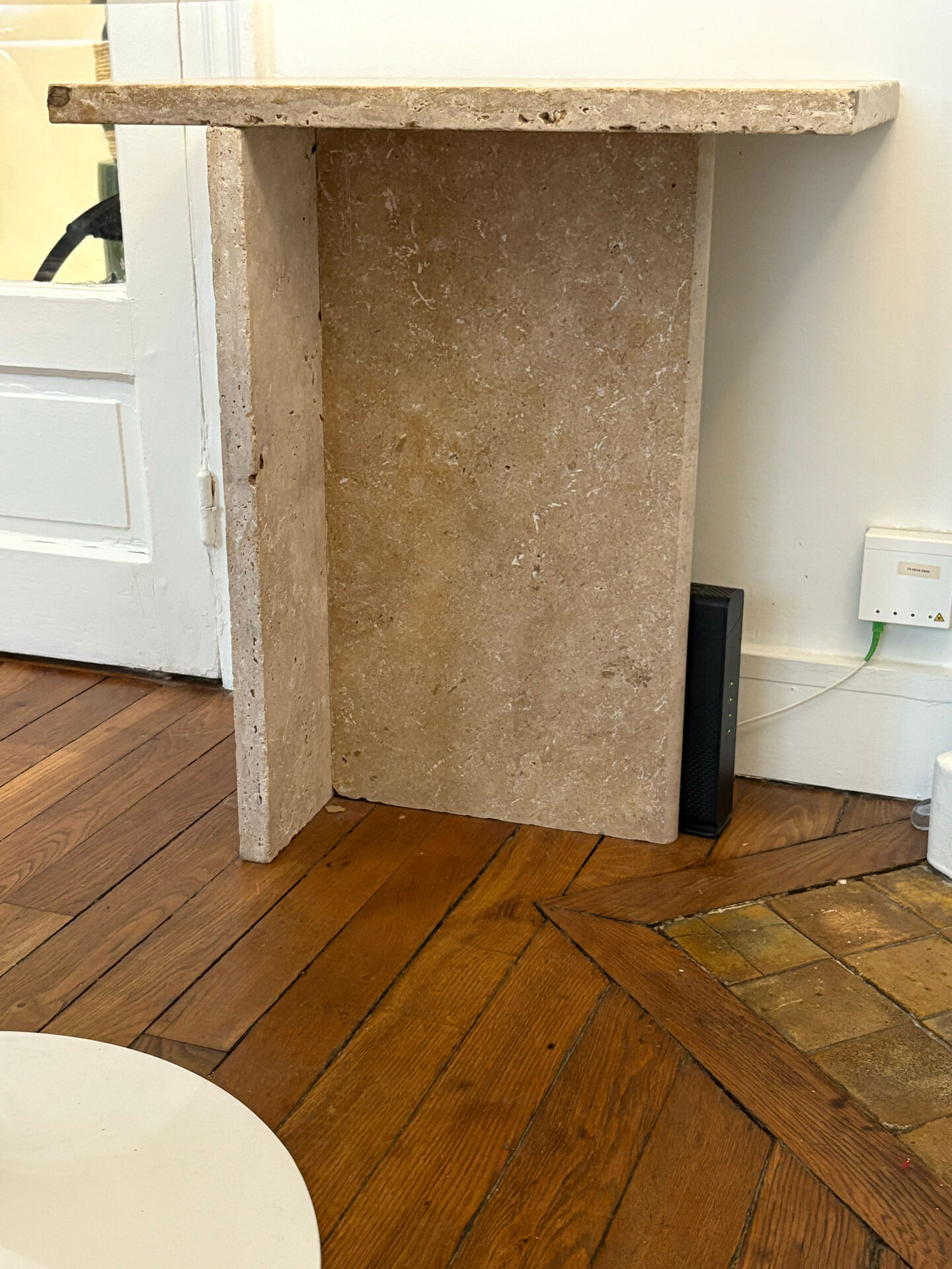 Table d'appoint en travertin