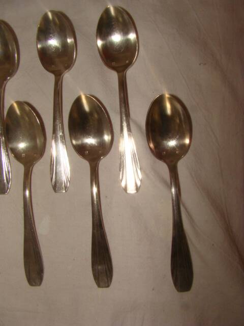 12 silver-plated metal teaspoons from the "Art Deco" period.