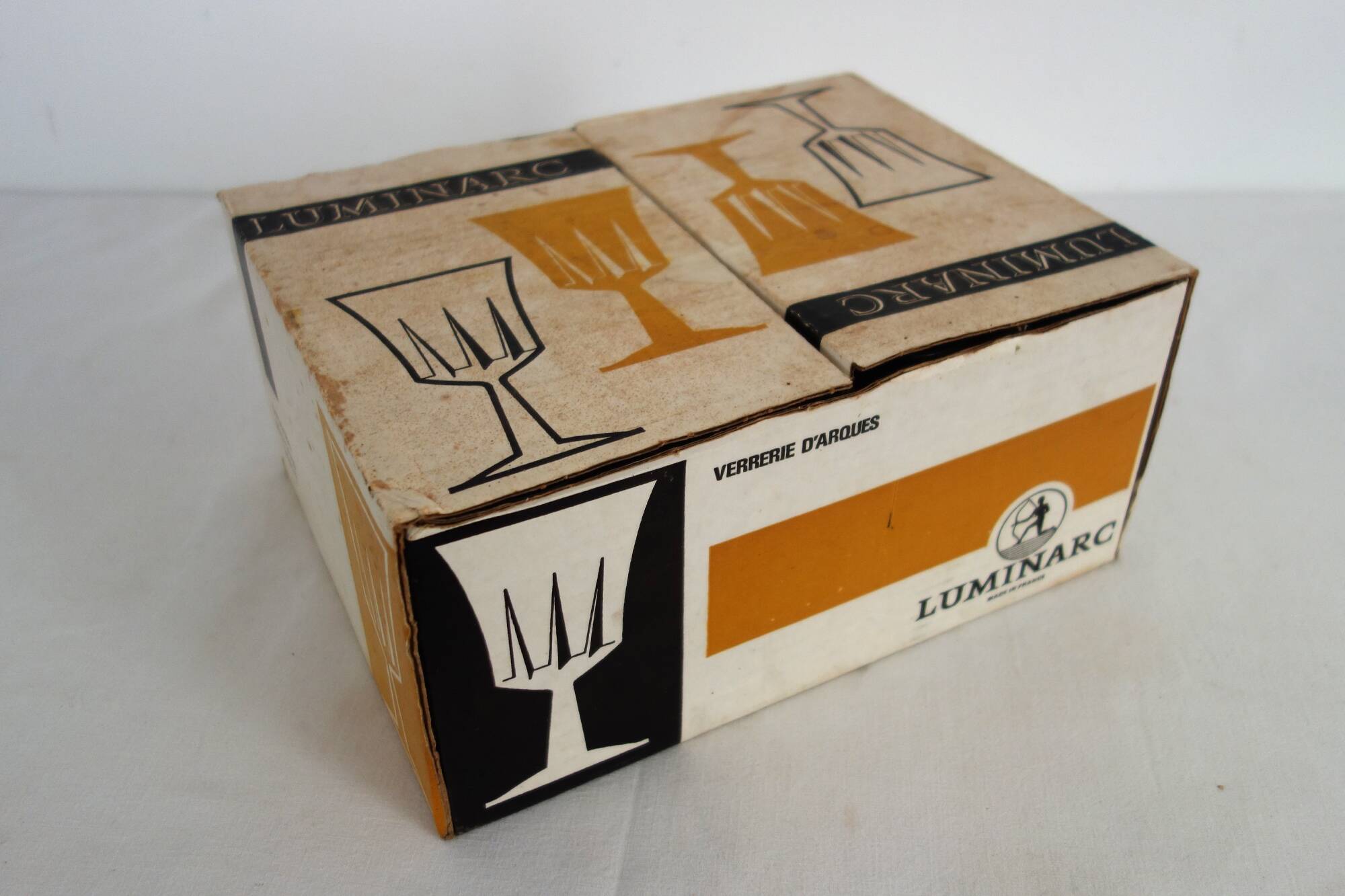 12 Regency Luminarc wine glasses from the 70s