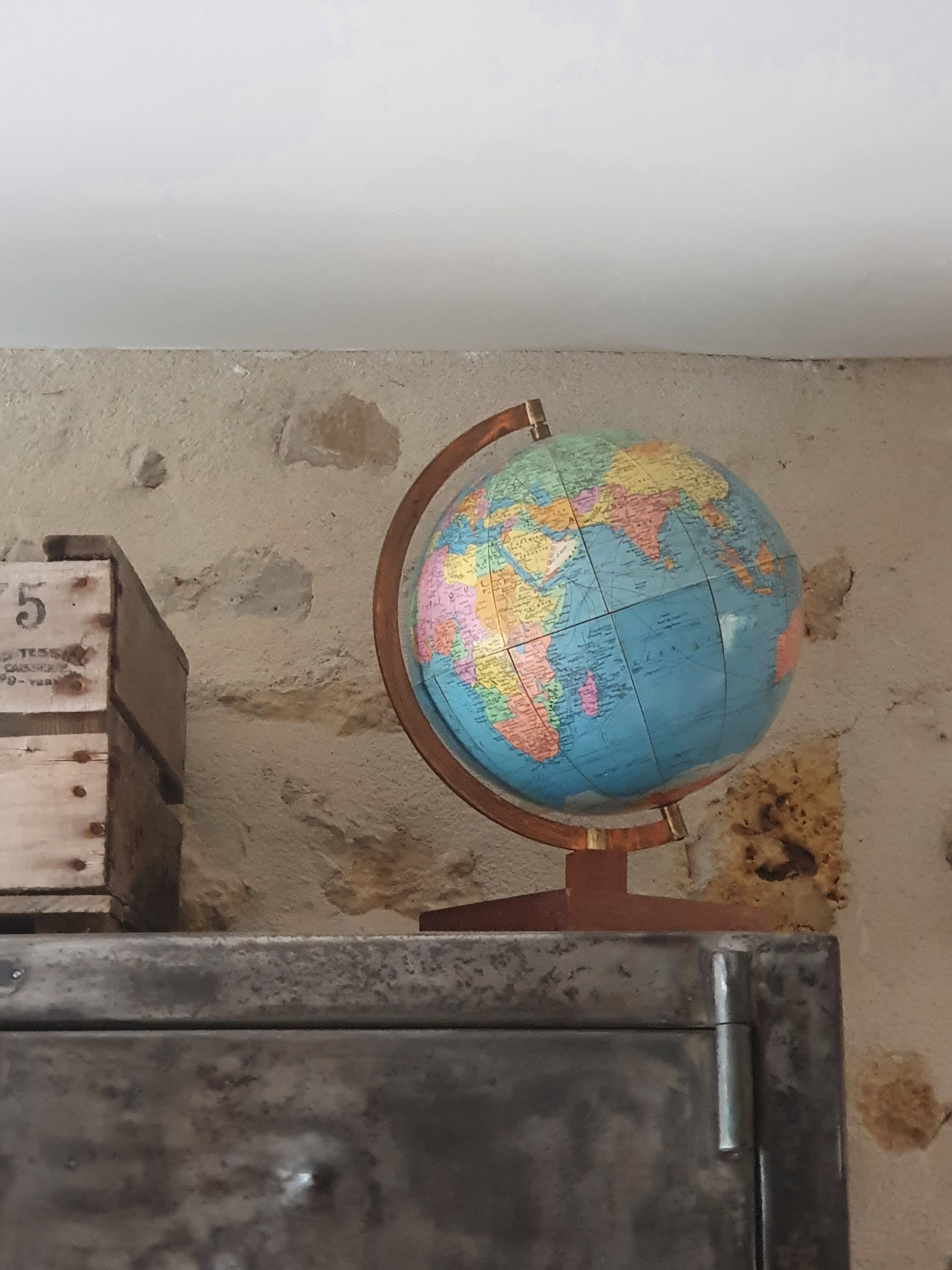 Vintage globe Gérard and Barrère