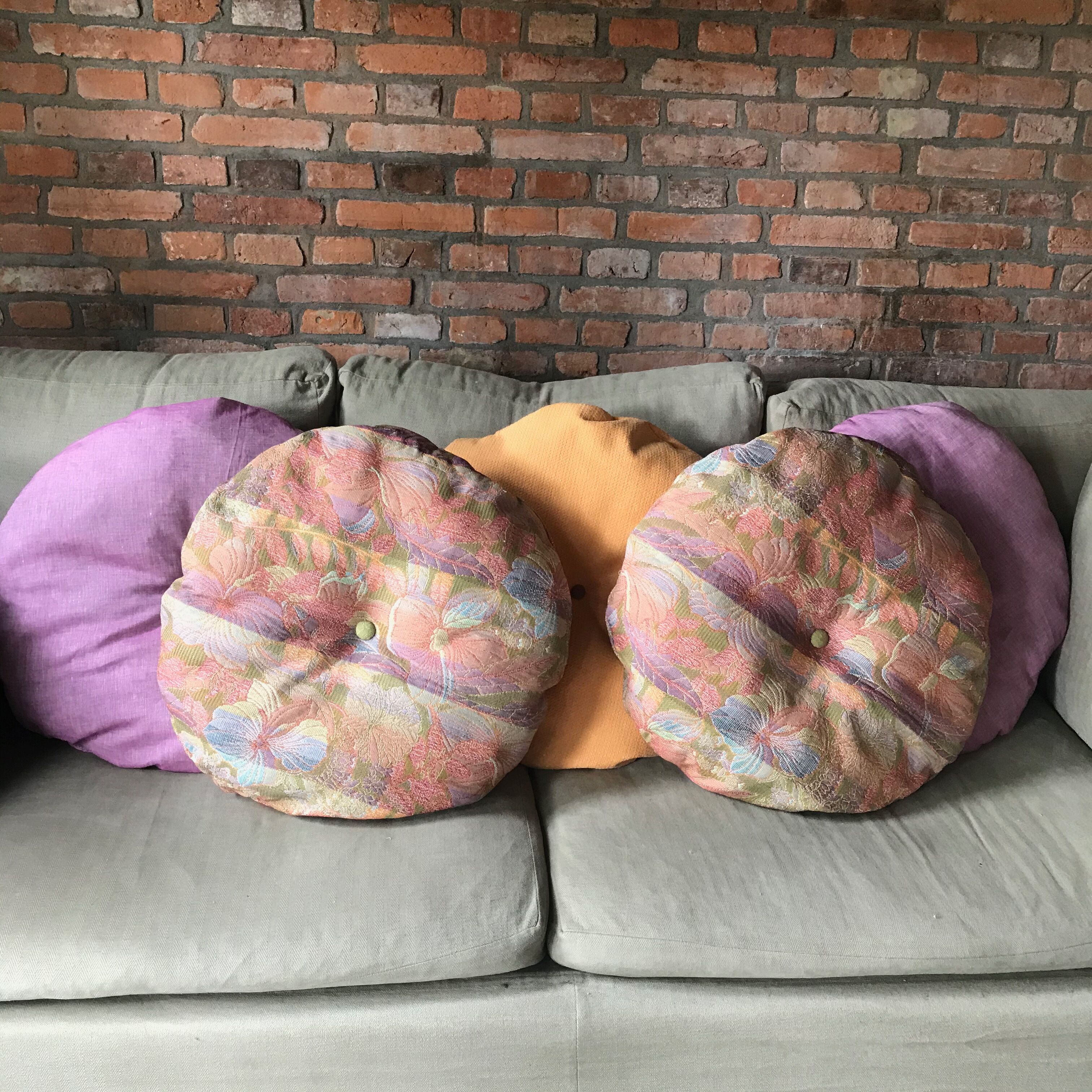 Product BHV Round cushion in vintage linen.