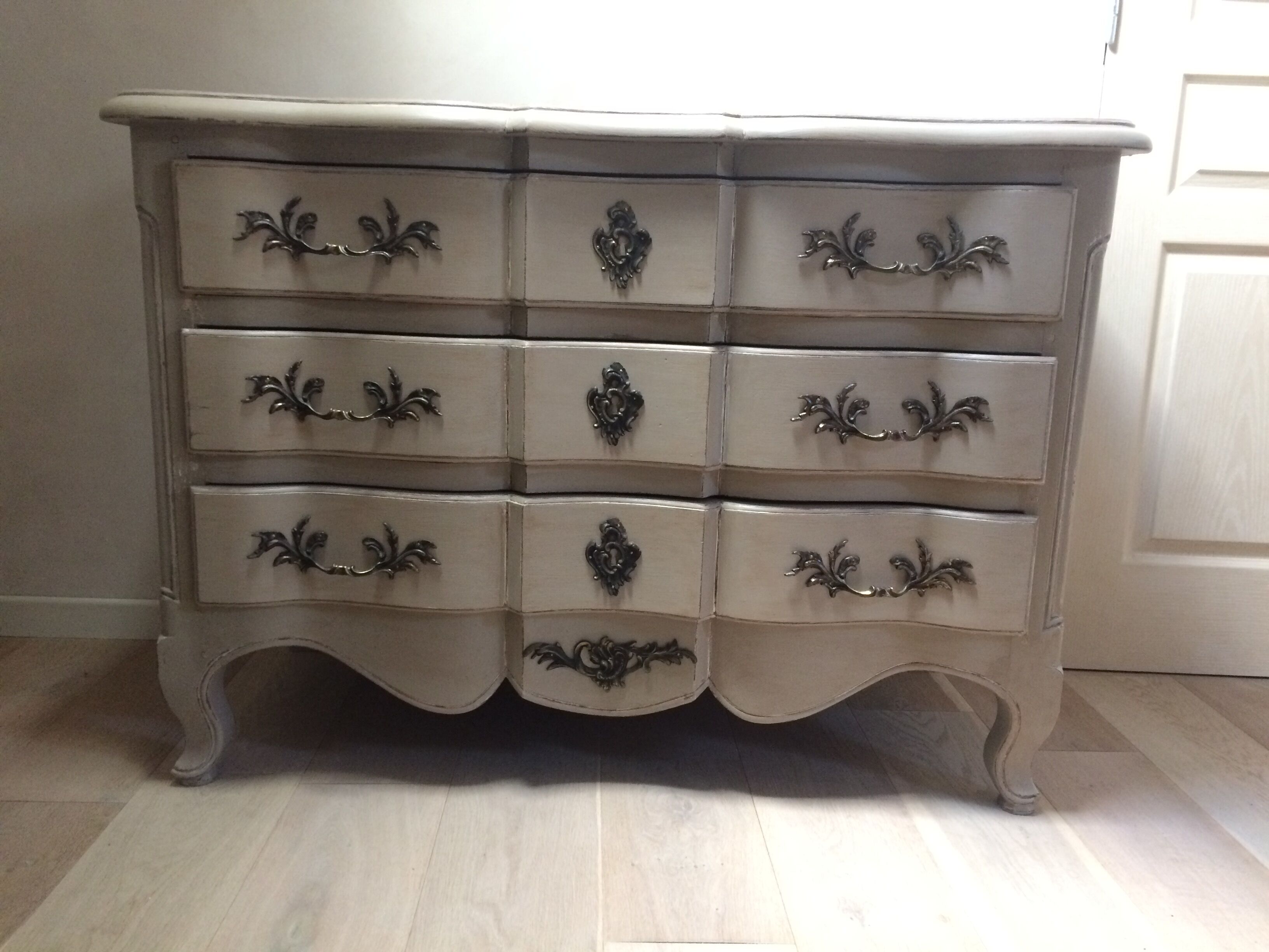 Dresser Louis XV crossbow patina