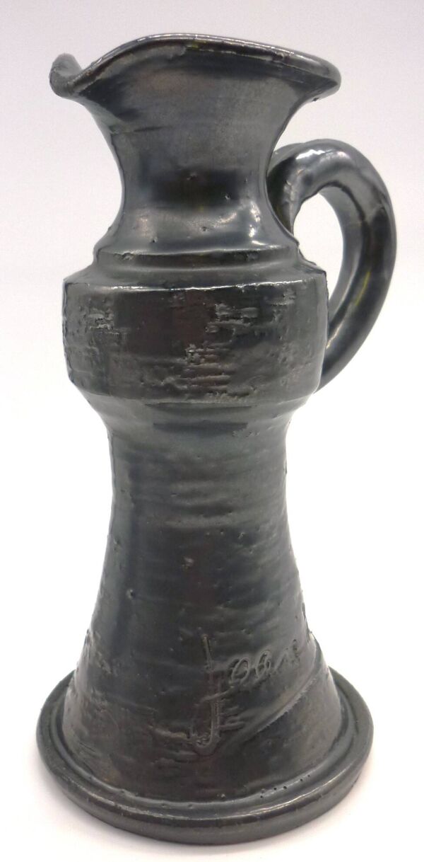 Vase pichet en céramique émaillée noire métal, signé Jean Marais, Vallauris