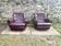 Paire de fauteuils capitonnés en skaï aubergine