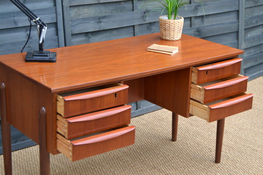Bureau danois en teck double faces