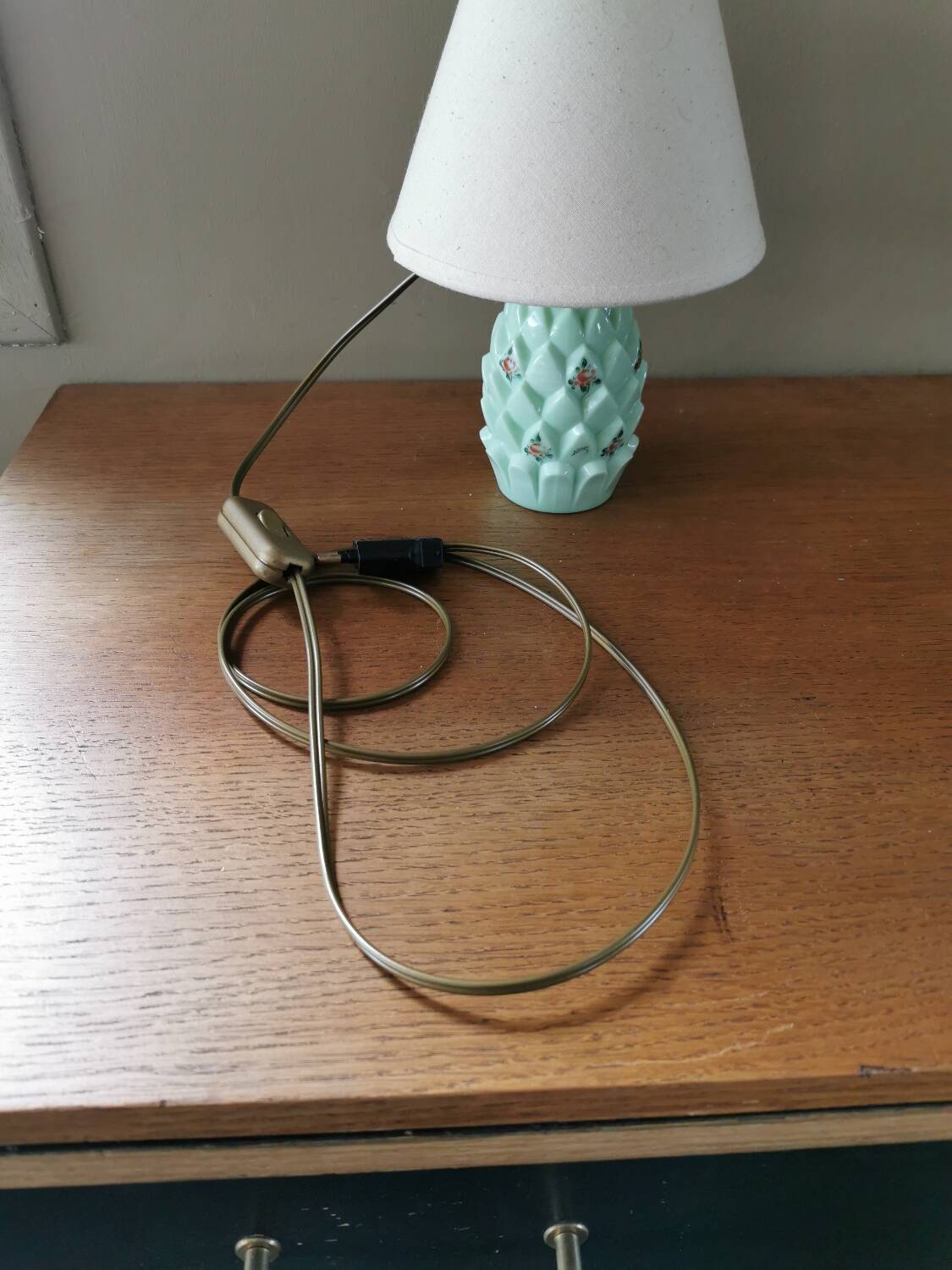 Small vintage pineapple lamp