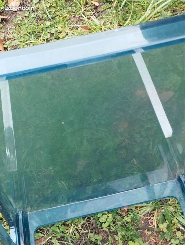 Table d’appoint vintage en plexiglas bleu et acier – Marc Berthier pour Prisunic