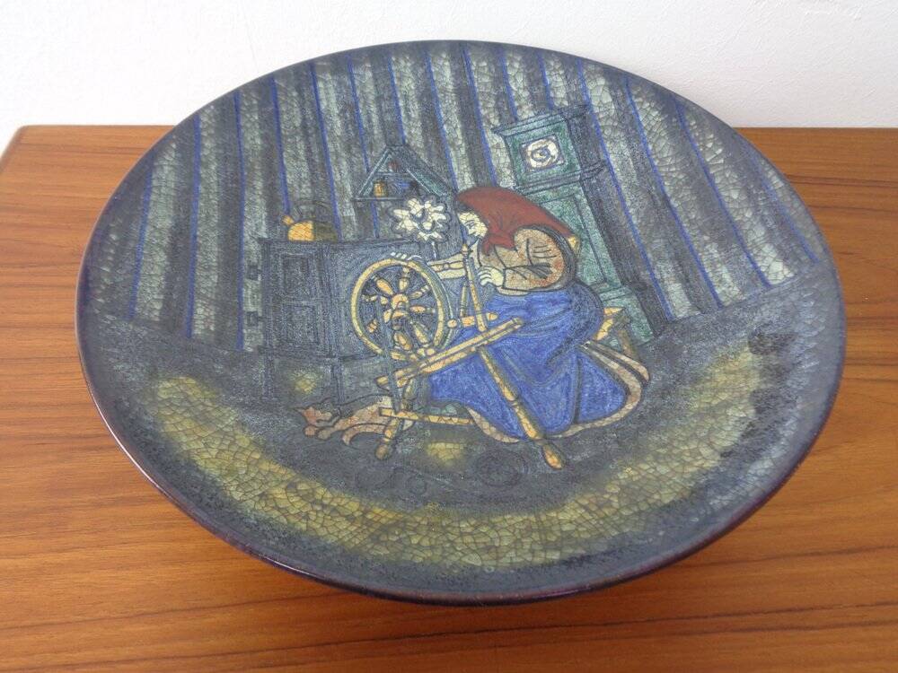 Large Danish studio ceramic bowl by Marianne Starck for Michael Andersen, Denmark, 1960s.