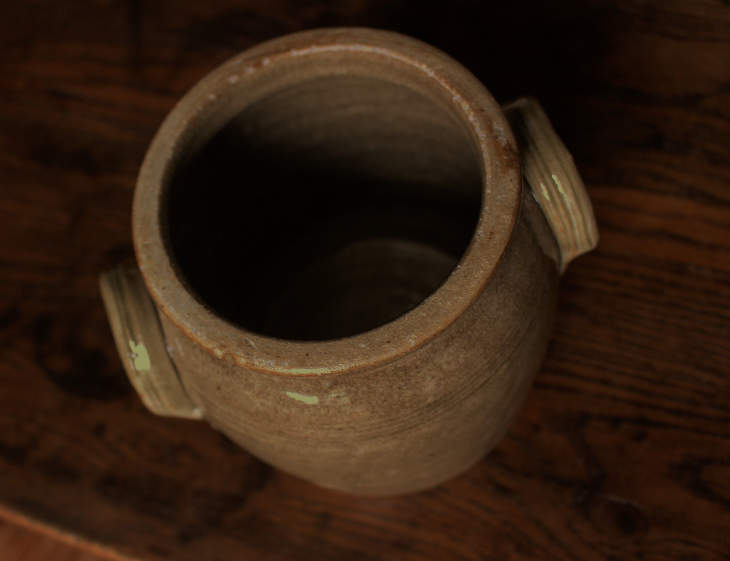 Pot sandstone varnished two round handles