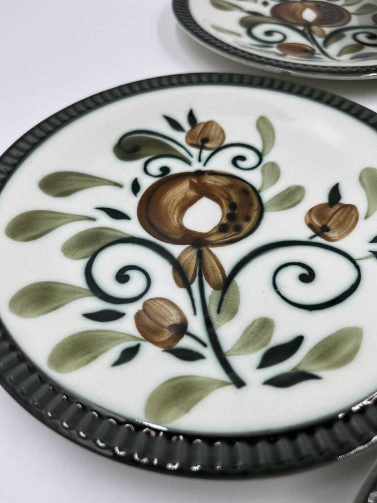 Set of 9 Boch Argenteuil dessert plates