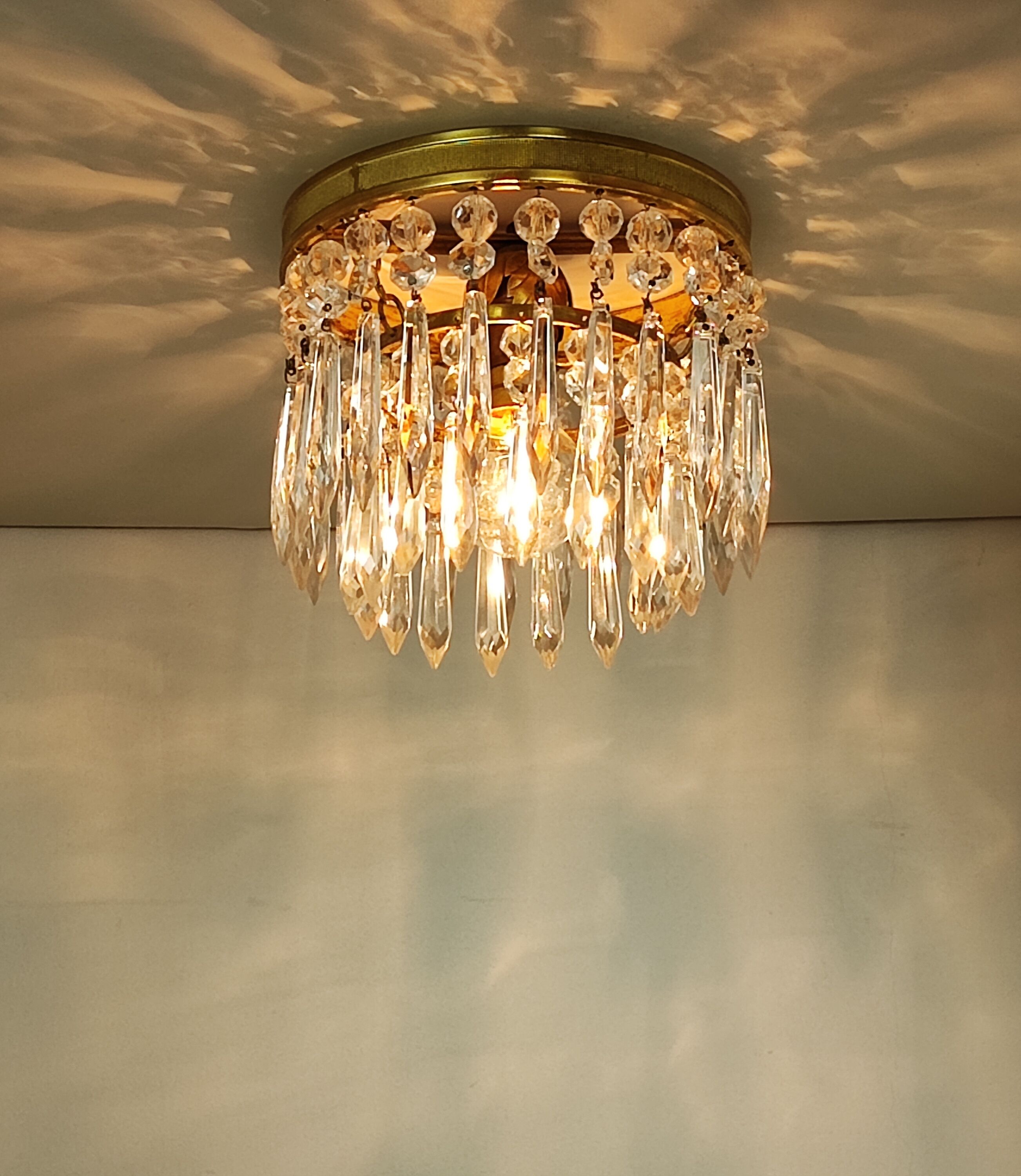 Ceiling lamp tassels