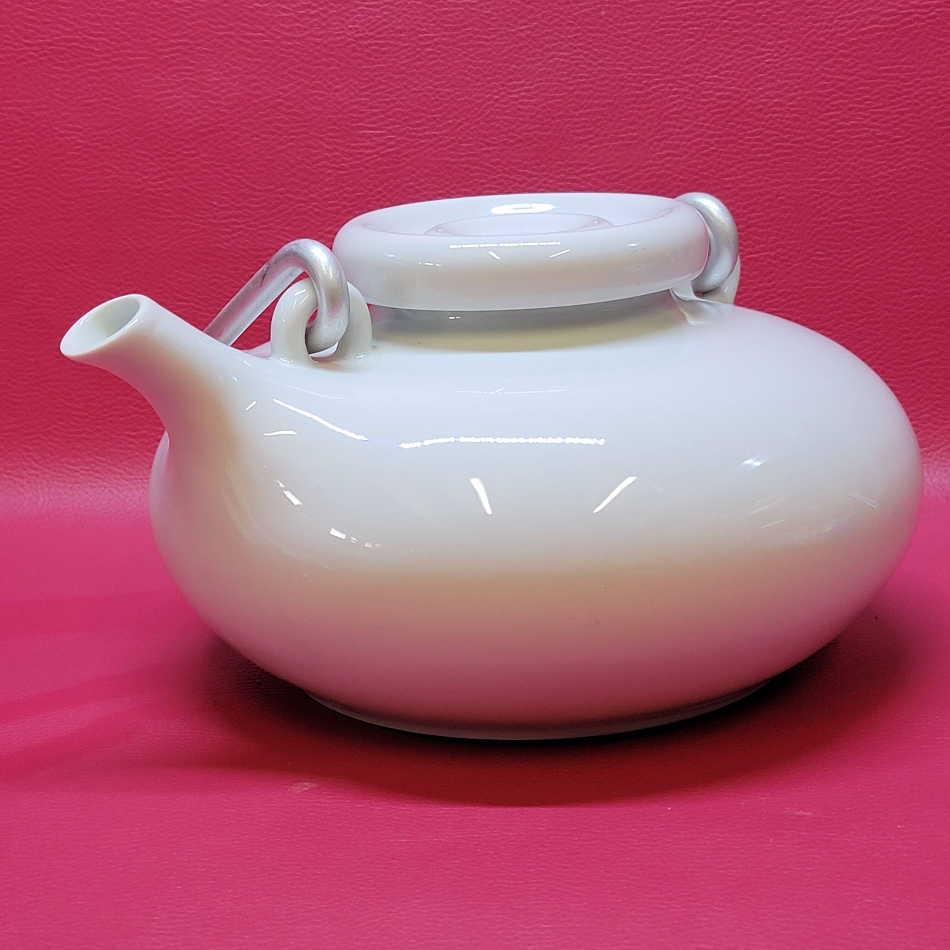 Théière en porcelaine blanche Carl Gustaf Jahnsson