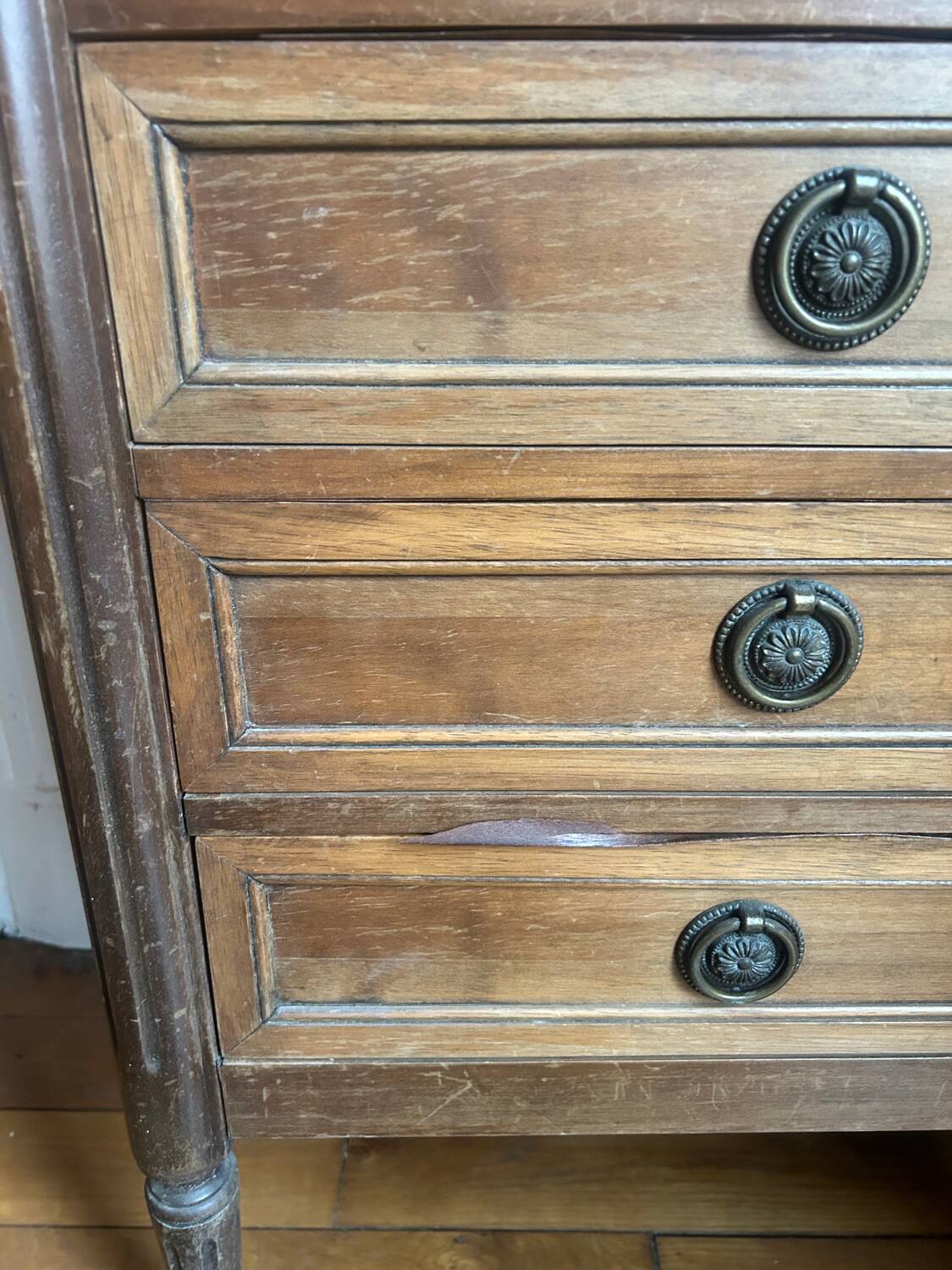 Louis XVI style chest of drawers – 7 drawers – solid wood and brass