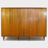 Grand armoire vintage moderne du milieu du siècle à 5 portes en teck, années 1960.